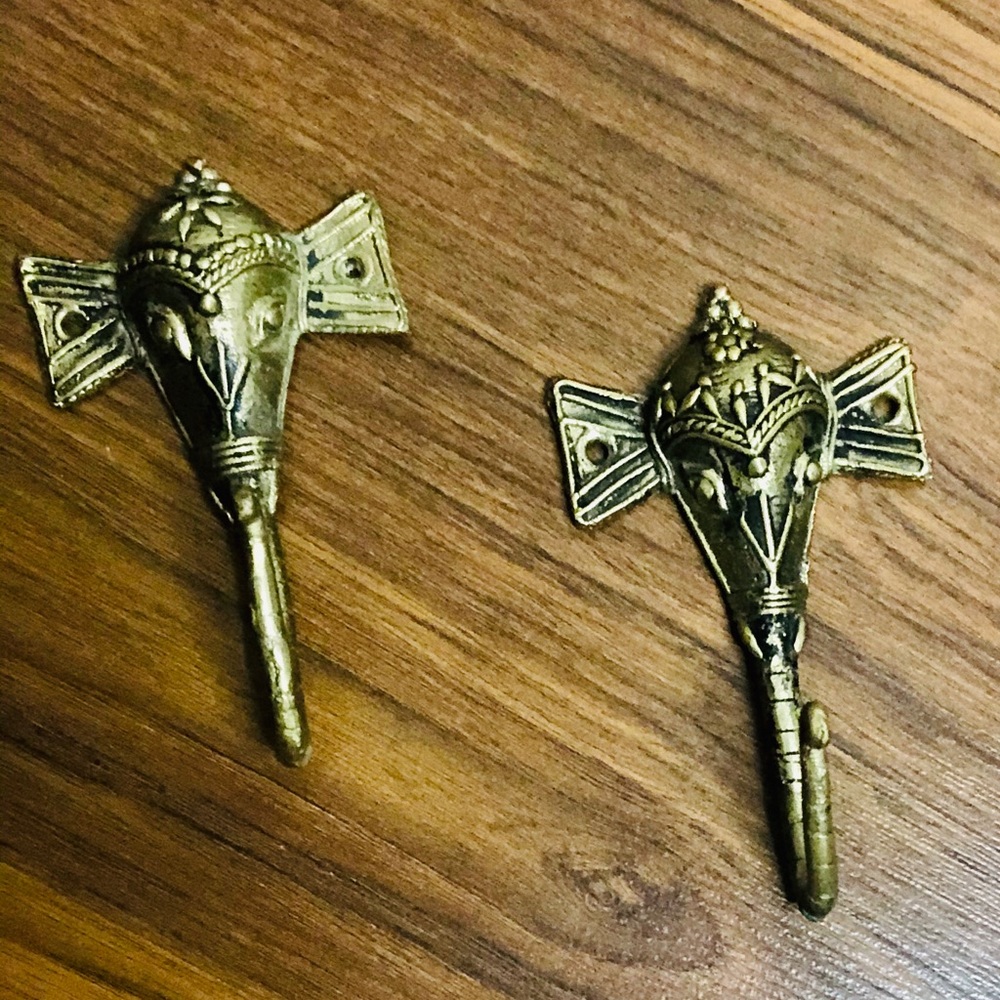 ⚡️SOLD ON M⚡️Gold Elephant hooks